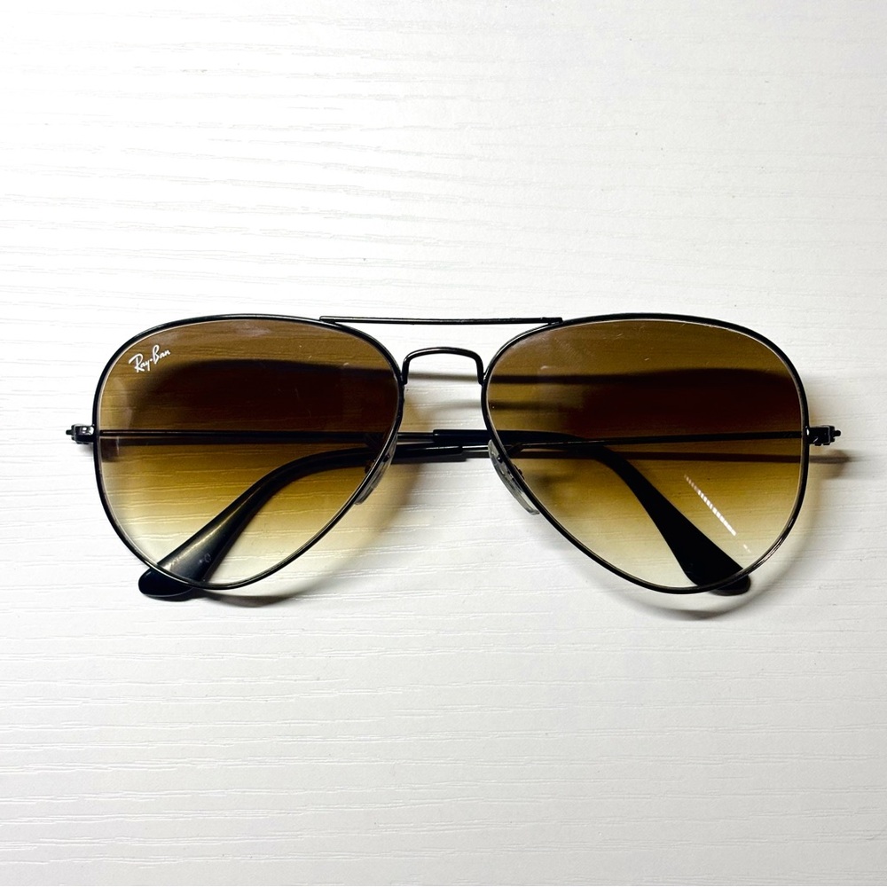 Ray-Ban Aviator Sunglasses with Brown Gradient Lenses and Polished Black Frames